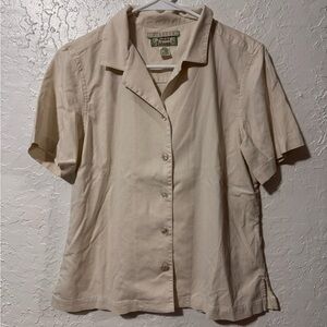 Tommy Bahama Women’s Stretch Silk Button Down Shirt
Size Medium (8/10)